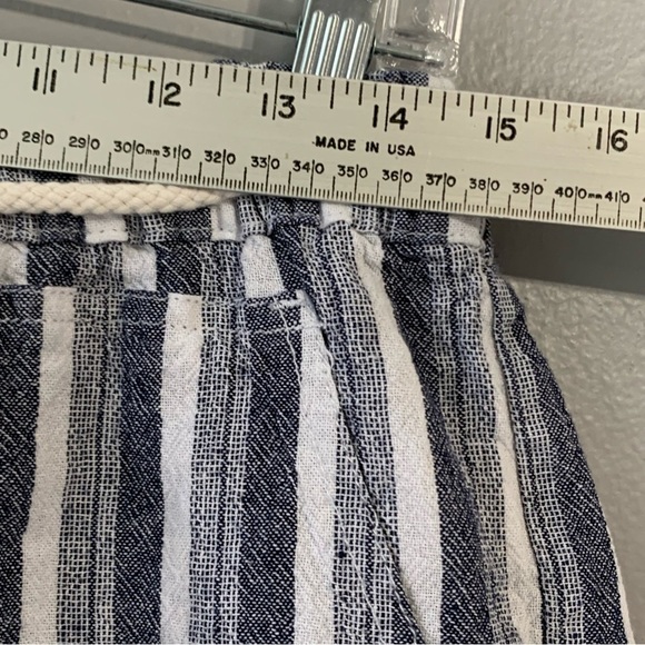 Alexander Jordan midnight blue and white stripe beach short with pockets. Size M - Picture 6 of 9